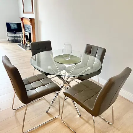 - 2 Bedrooms Apartment *