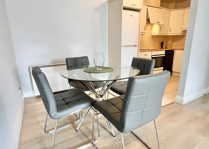 - 2 Bedrooms Apartment *