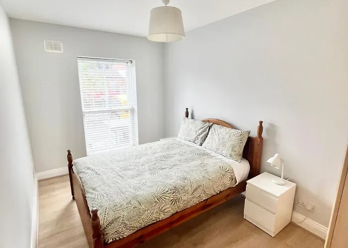 - 2 Bedrooms * 더블린