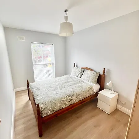 - 2 Bedrooms * ダブリン